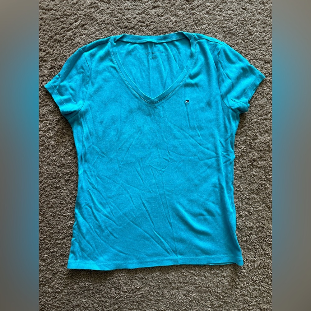 Tommy Hillfiger V neck blue basic tee size L